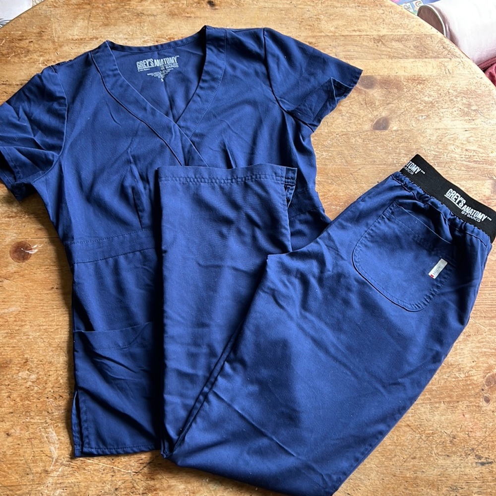 Grey’s anatomy navy scrub set